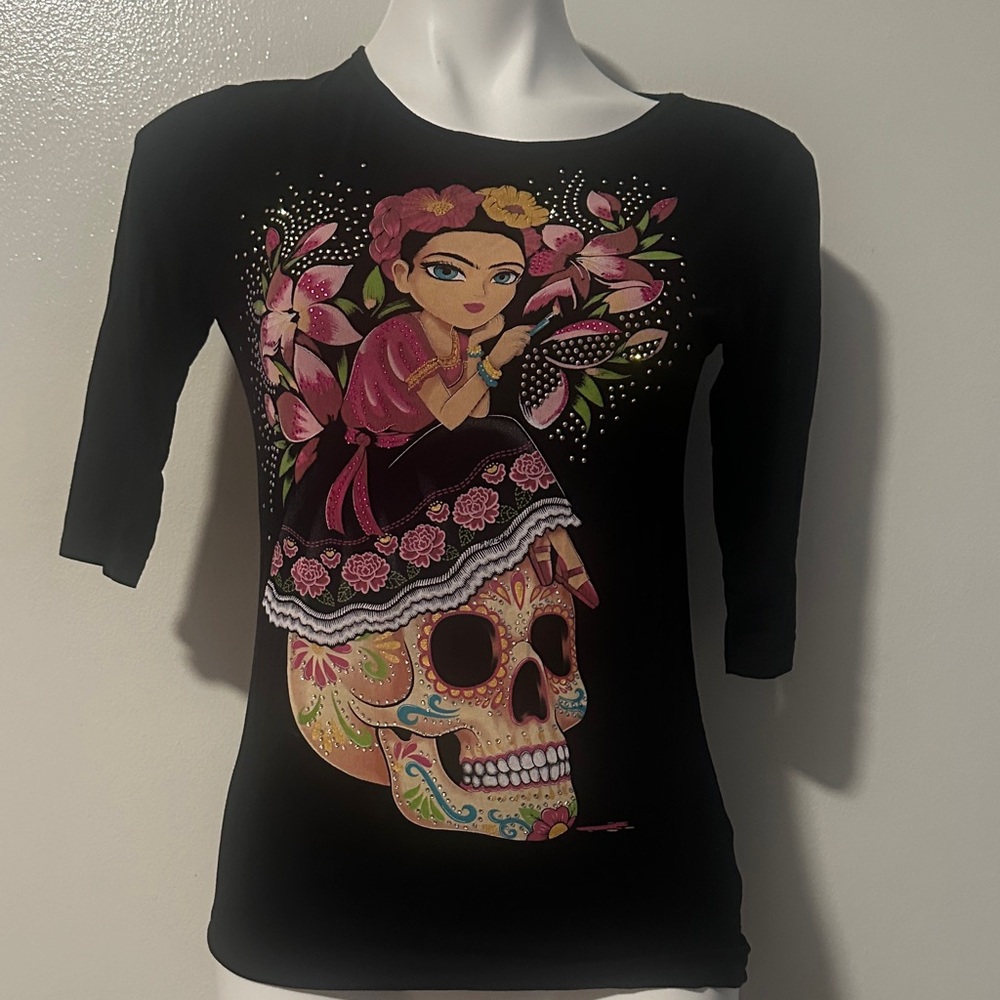 Black Long-Sleeve Women’s Graphic Tee with Colorful Floral Skull Illustration
